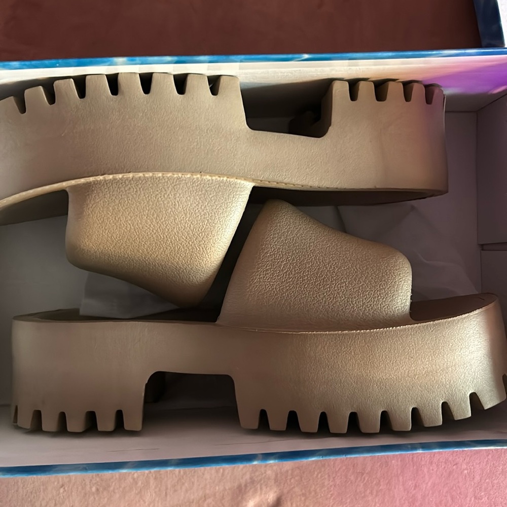 NWT JEFFREY CAMPBELL TAUPE SUMMER PLATFORM SLIDES